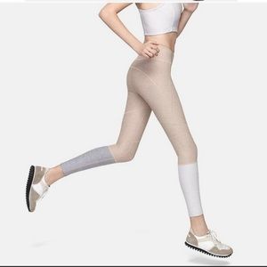 Outdoor Voices 7/8 Colorblock dipped leggings